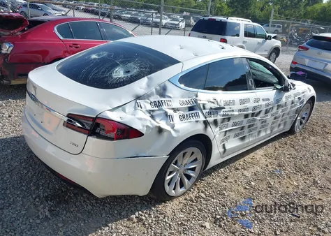 2017 Tesla Model S 100D/60D/75D/90D/P100D z USA, uszkodzony, nr VIN 5YJSA1E27HF188034
